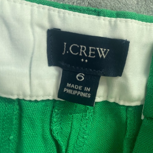 Women’s shorts with ruffle on the bottom, green, size 6, J. Crew, with pockets - Picture 3 of 3